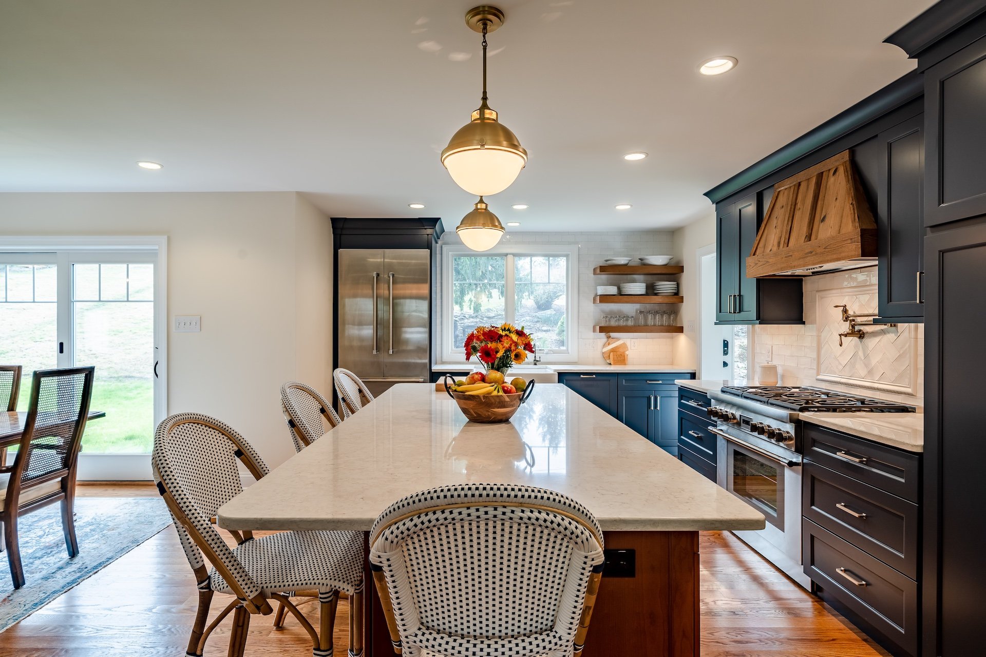 Dining area, large island