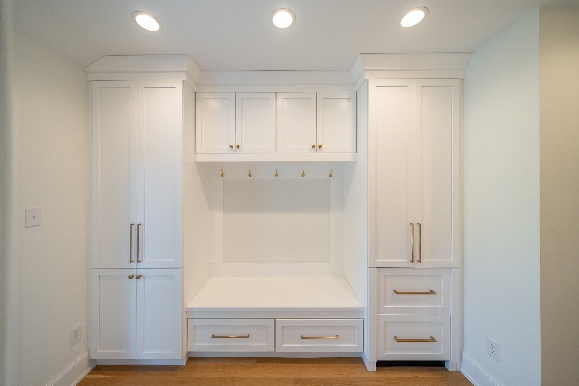 White mudroom built-in cabinets