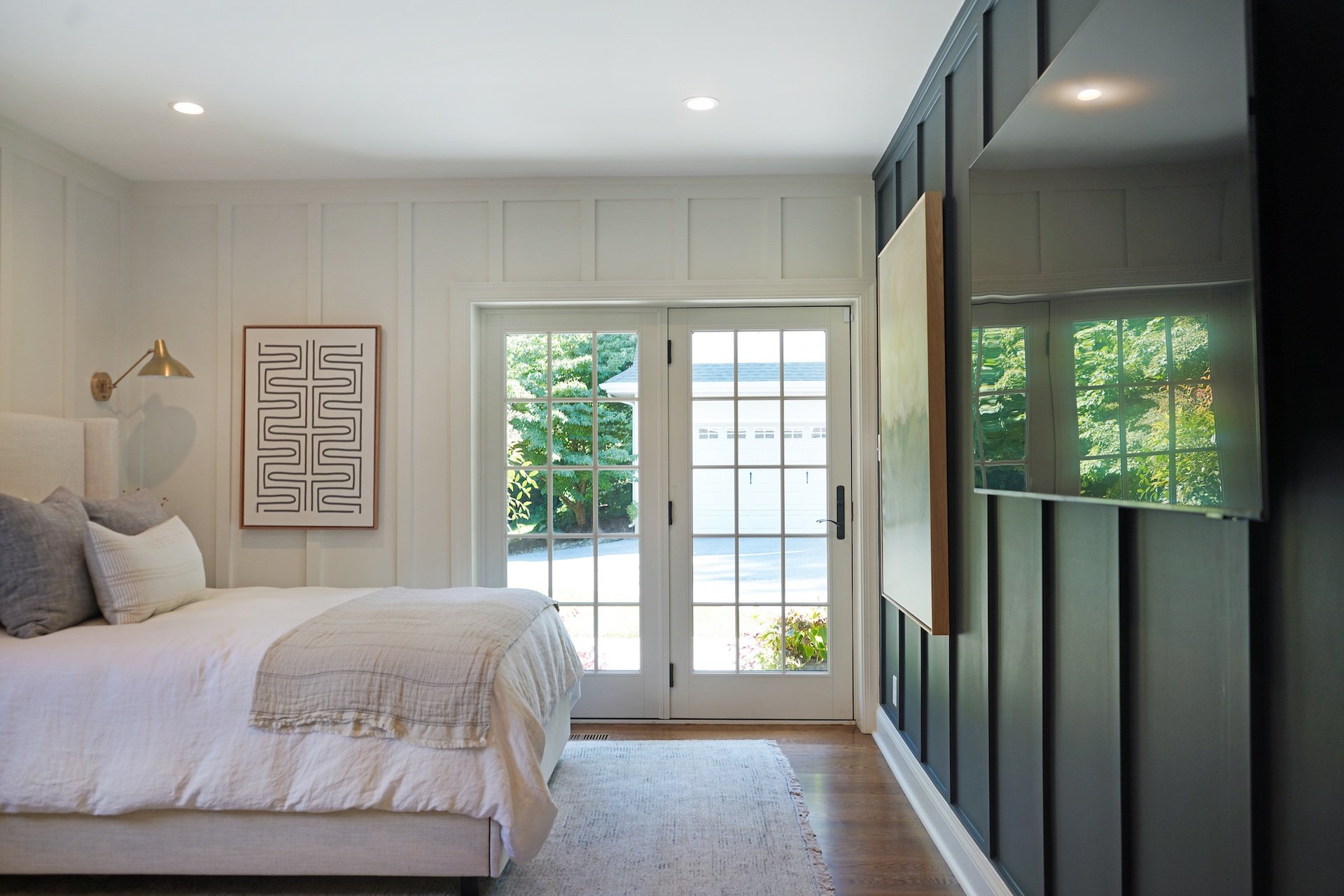 Guest bedroom with dark grey wall