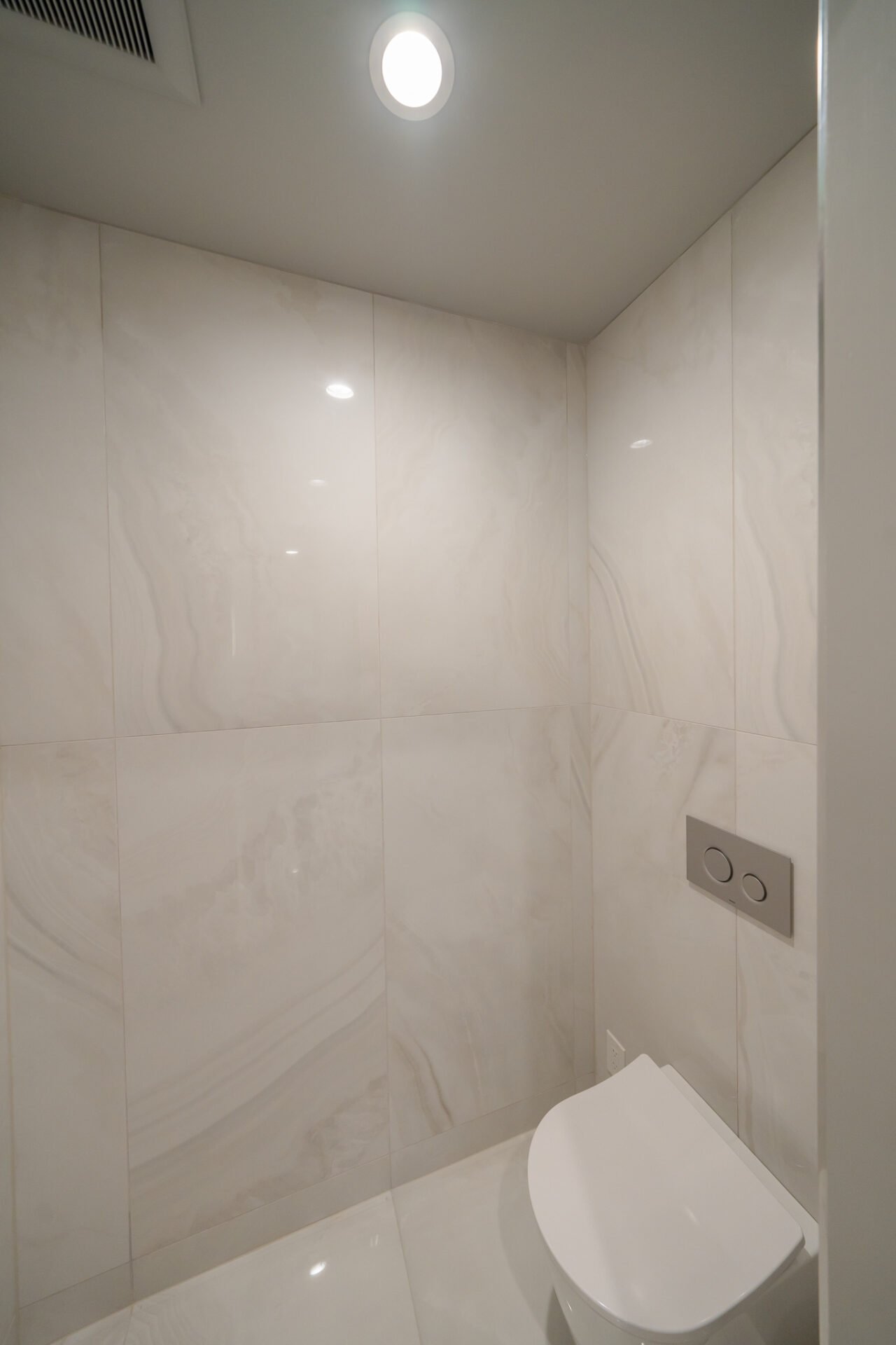 Smooth and subtle bathroom tile walls - bathroom tiles
