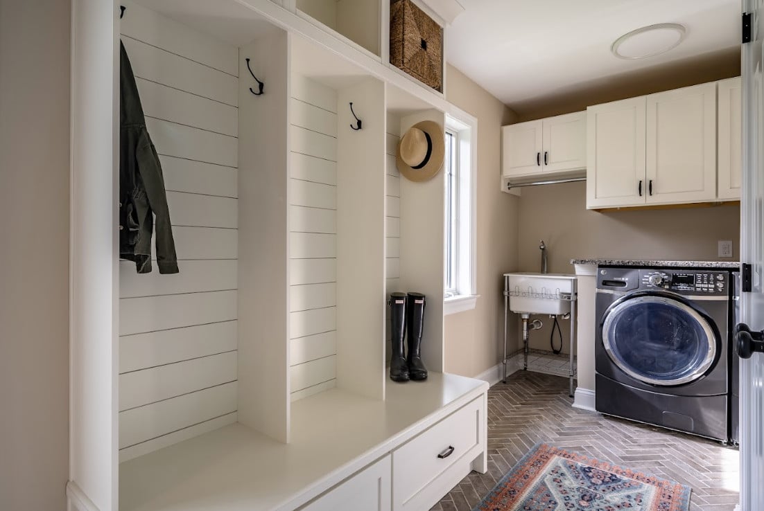 Laundry room with recessed ceiling lights